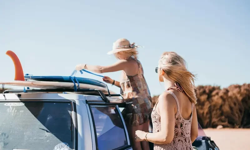 Come trasportare una tavola da surf: soluzioni e consigli pratici