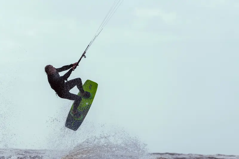 Man kitesurfing | Point Break School  