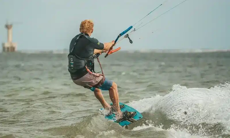 Come scegliere la tavola da kitesurf perfetta | Point Break School