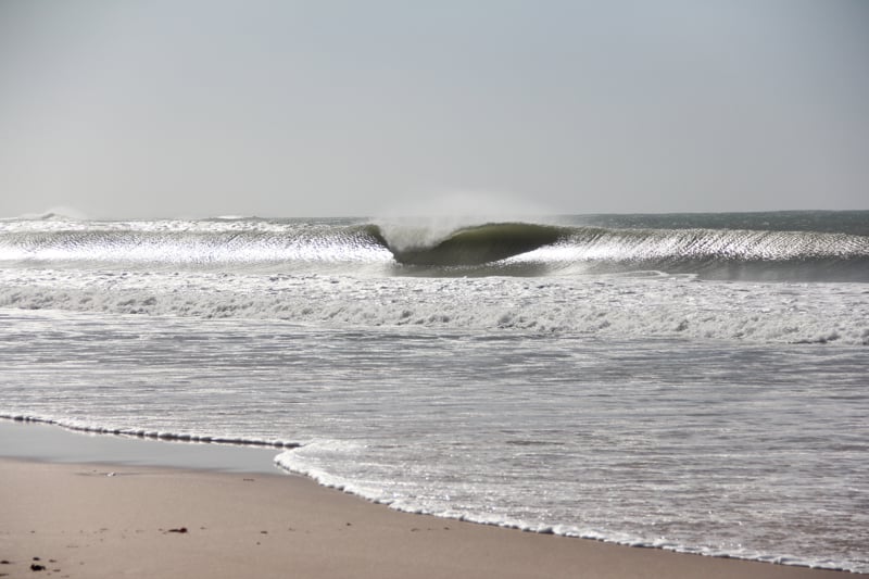 Wellen am Strand von Supeprtubos in Portugal | Point Break
