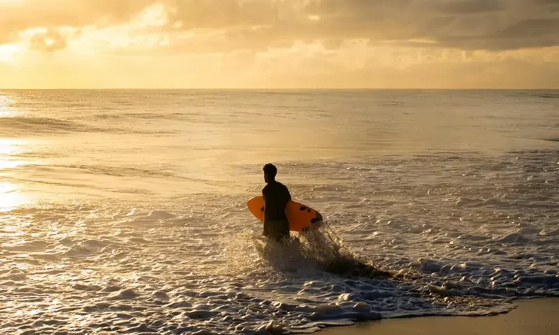 Le Migliori Destinazioni per Fare Surf in Autunno: Trova le Onde Perfette | Point Break School