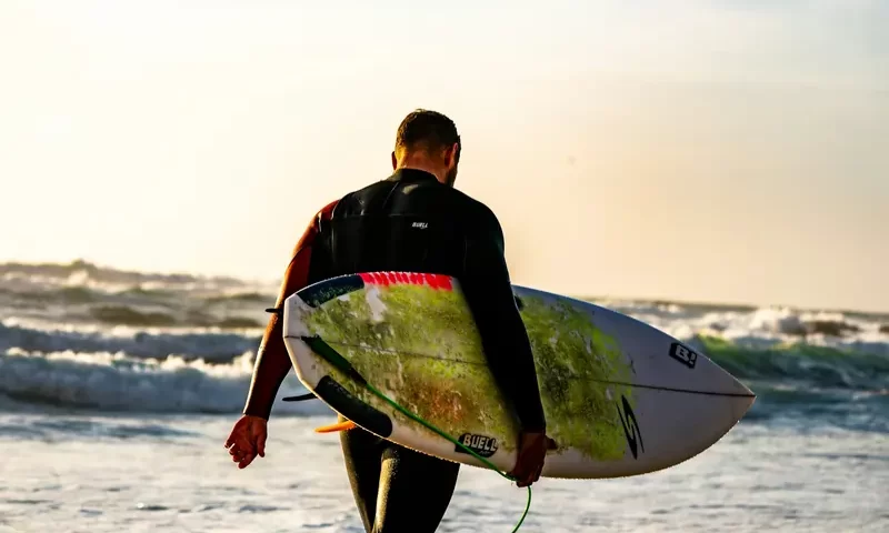 Come scegliere il leash ideale per la tavola da surf: lunghezza, diametro e materiali fanno la differenza | Point Break School