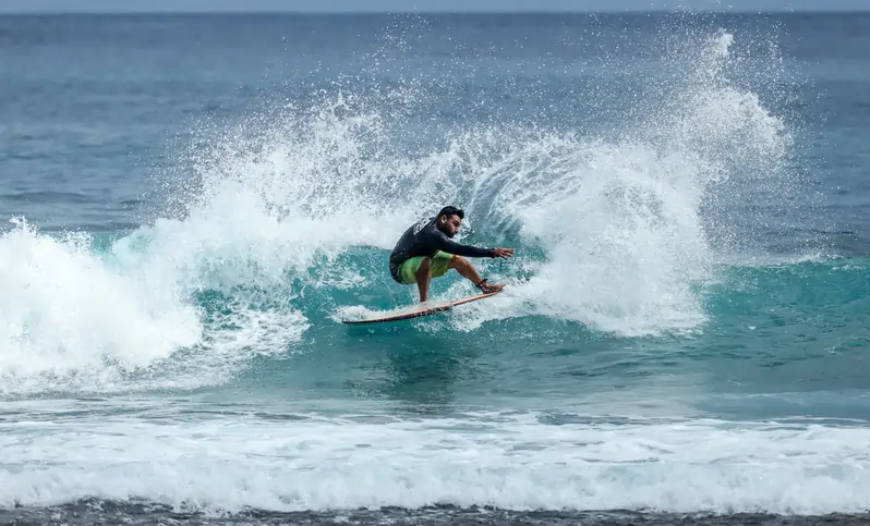immagine che evoca abilità del surfista migliore al mondo 